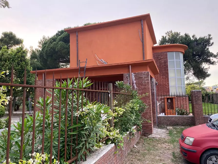 Immagine 3 di Villa in vendita  a Pisa