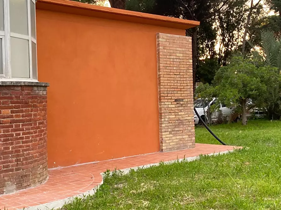 Immagine 2 di Villa in vendita  a Pisa