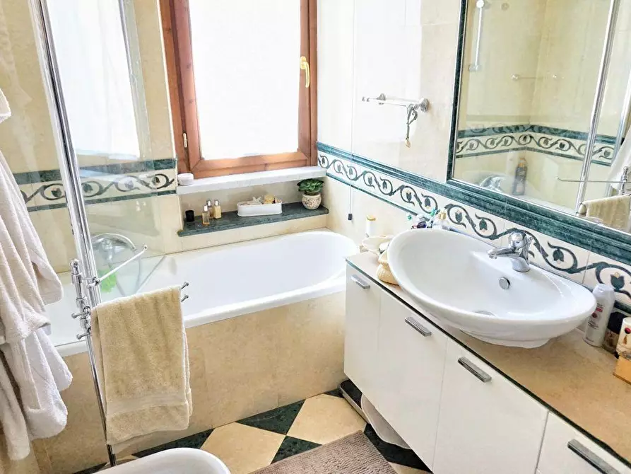 Immagine 26 di Appartamento in vendita  a Massa