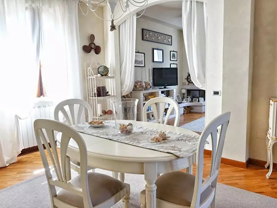 Immagine 21 di Appartamento in vendita  a Massa