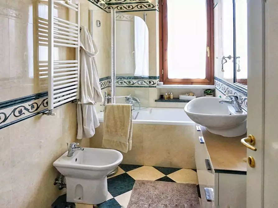 Immagine 25 di Appartamento in vendita  a Massa