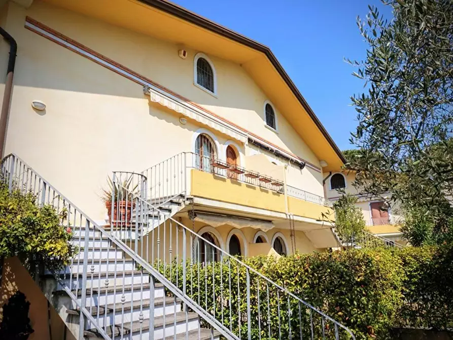 Immagine 2 di Appartamento in vendita  a Massa