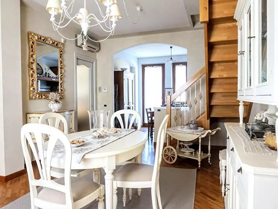 Immagine 13 di Appartamento in vendita  a Massa