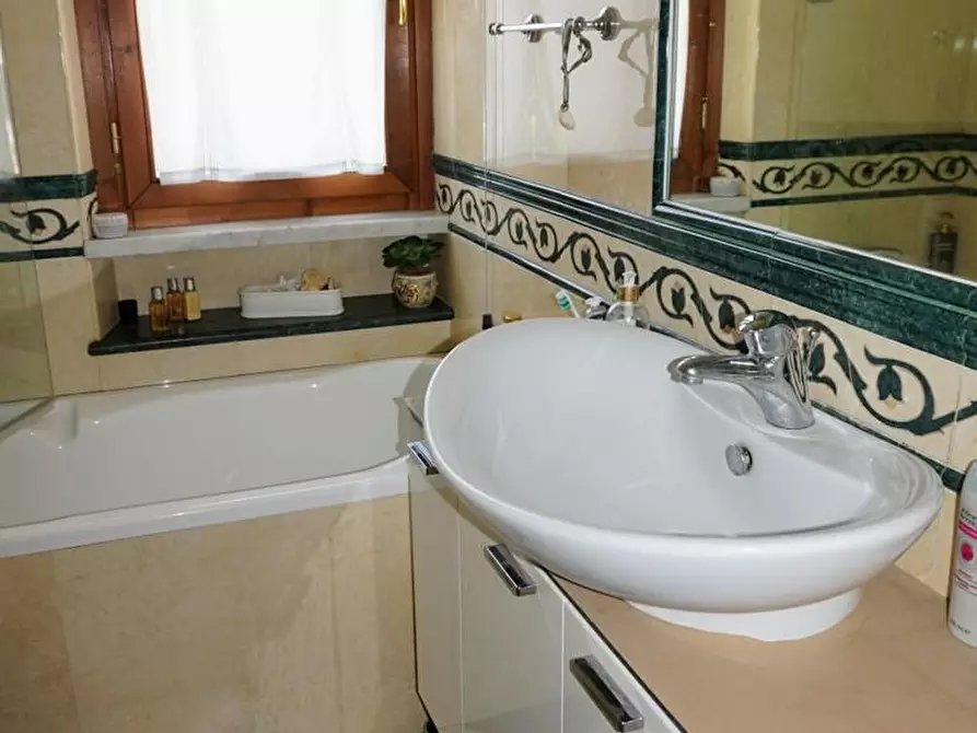 Immagine 28 di Appartamento in vendita  a Massa