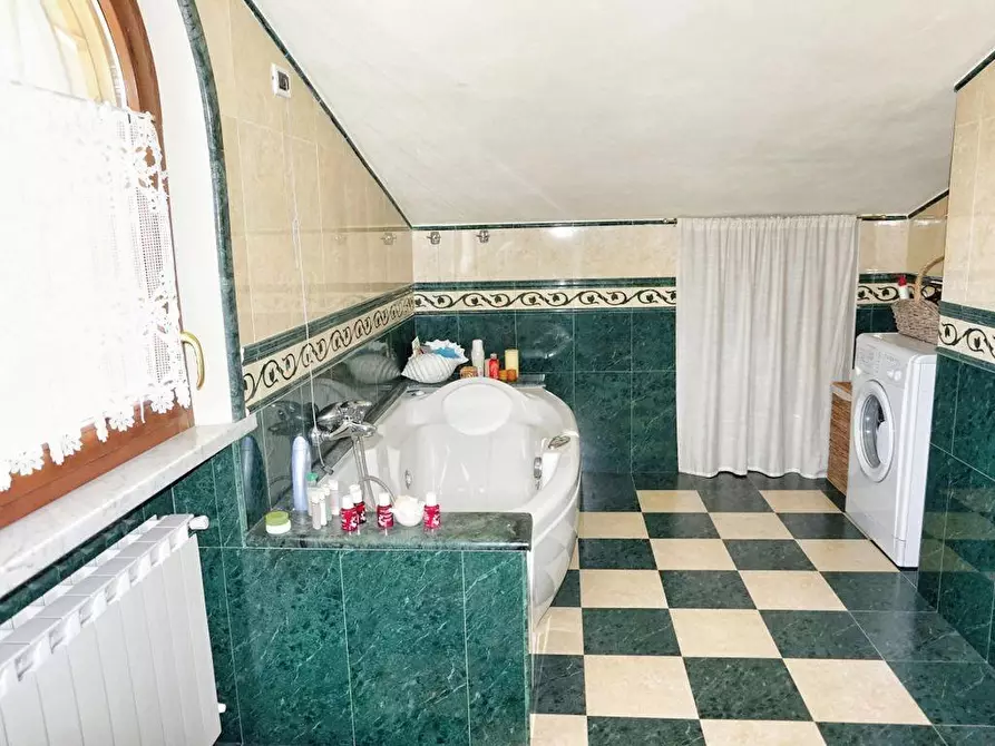 Immagine 35 di Appartamento in vendita  a Massa