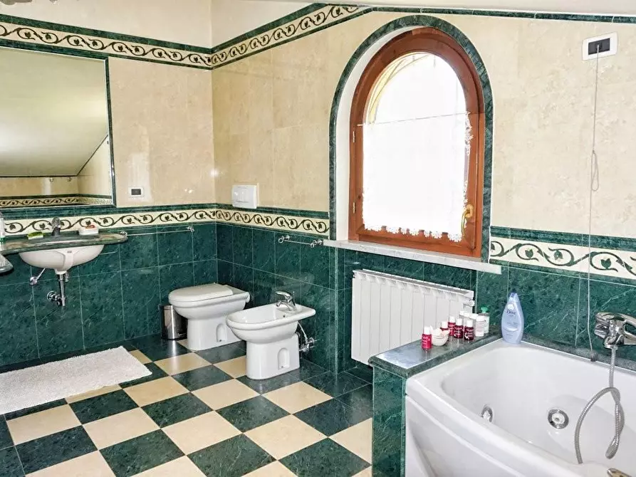 Immagine 33 di Appartamento in vendita  a Massa