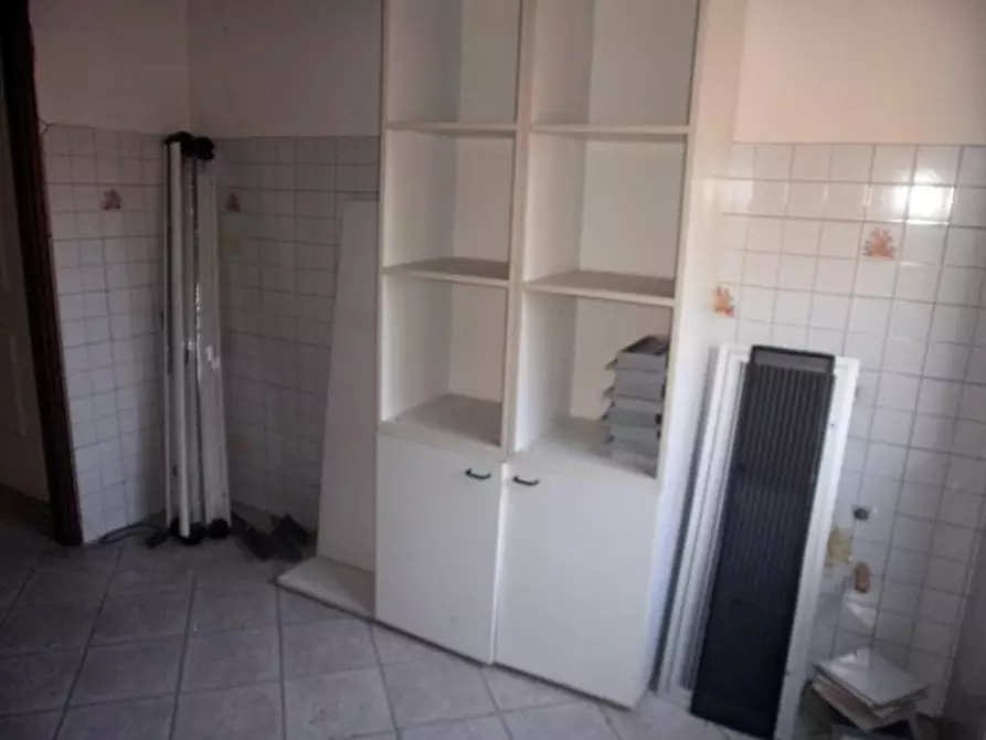 Immagine 6 di Ufficio in vendita  a Carrara