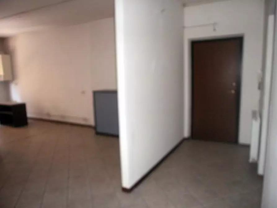 Immagine 20 di Ufficio in vendita  a Carrara