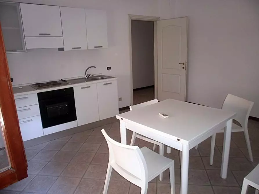 Immagine 11 di Ufficio in vendita  a Carrara