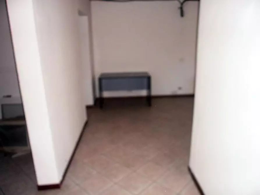 Immagine 19 di Ufficio in vendita  a Carrara