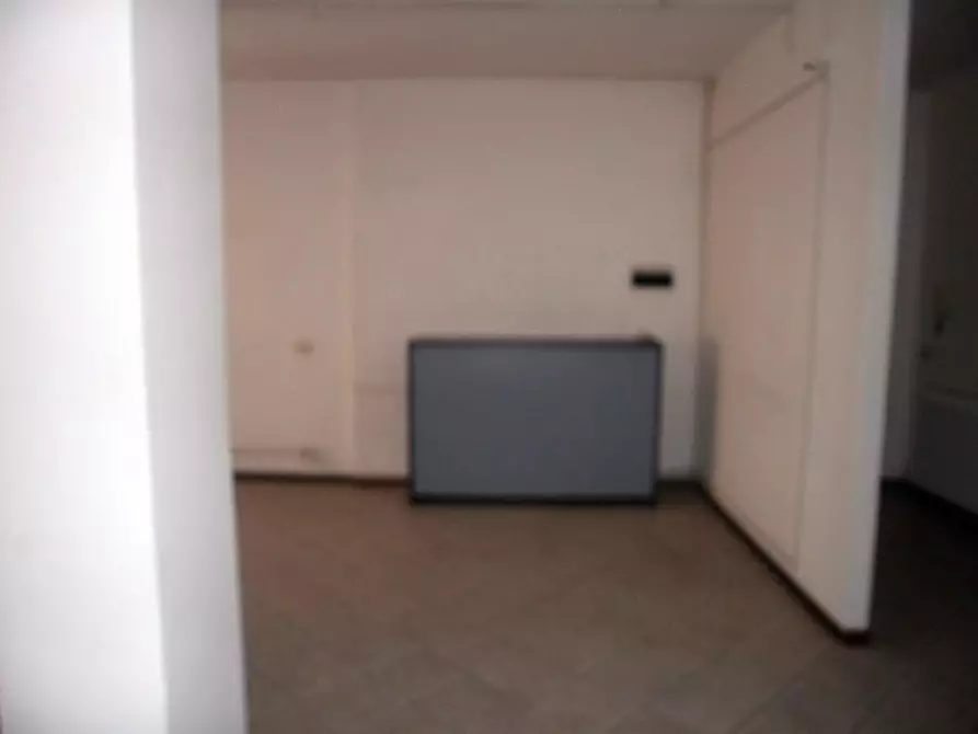 Immagine 31 di Ufficio in vendita  a Carrara