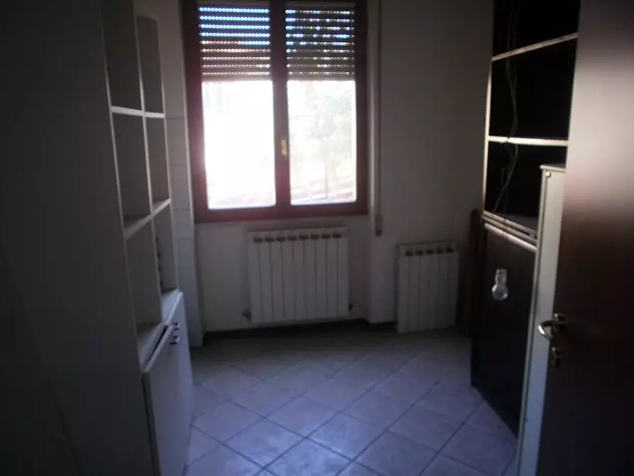 Immagine 5 di Ufficio in vendita  a Carrara