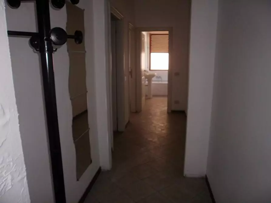 Immagine 7 di Ufficio in vendita  a Carrara