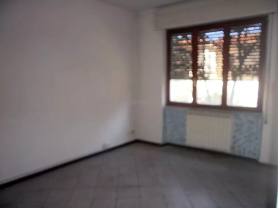 Immagine 28 di Ufficio in vendita  a Carrara