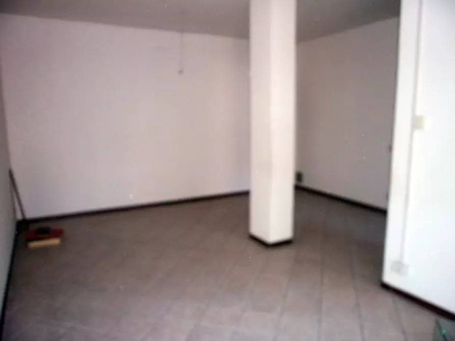 Immagine 4 di Ufficio in vendita  a Carrara