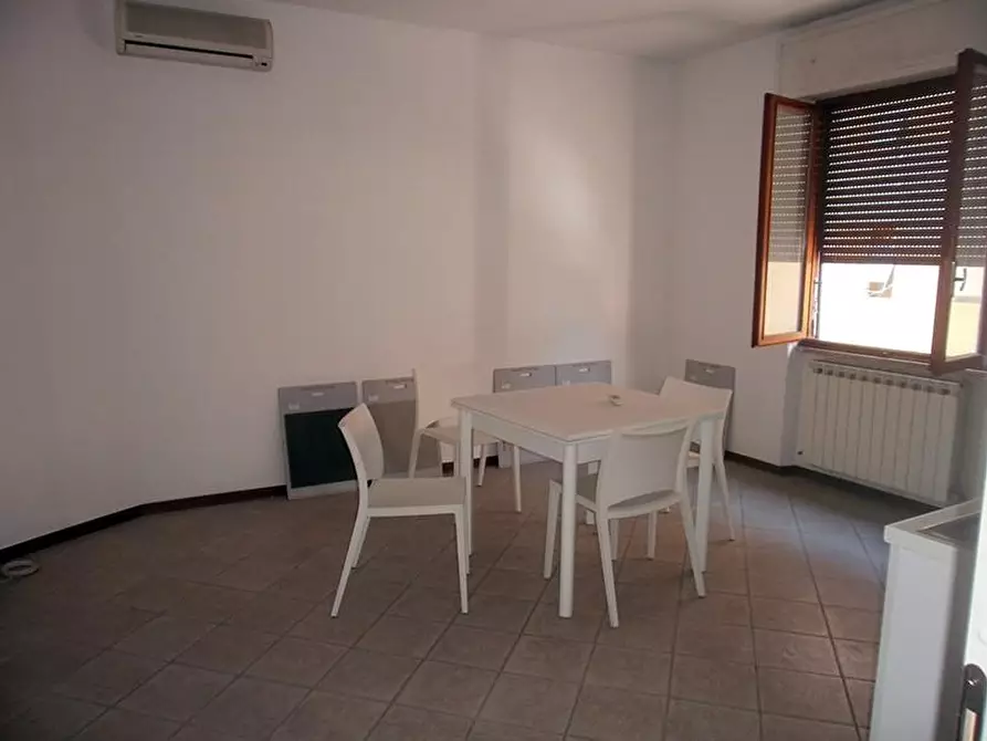 Immagine 9 di Ufficio in vendita  a Carrara