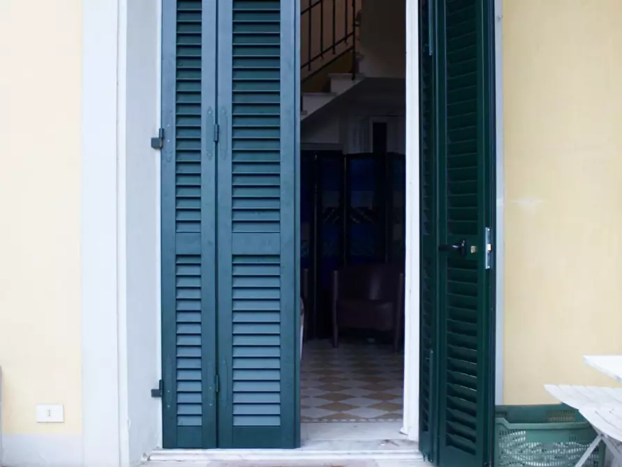 Immagine 2 di Villa in vendita  a Camaiore