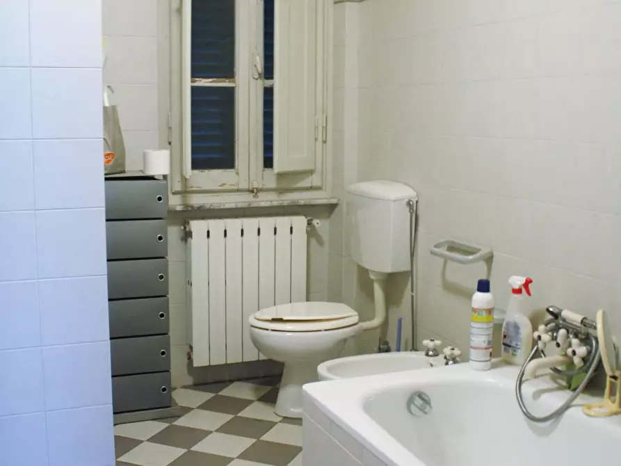 Immagine 17 di Villa in vendita  a Camaiore