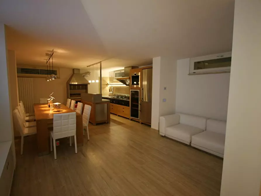 Immagine 2 di Villa in vendita  a Camaiore