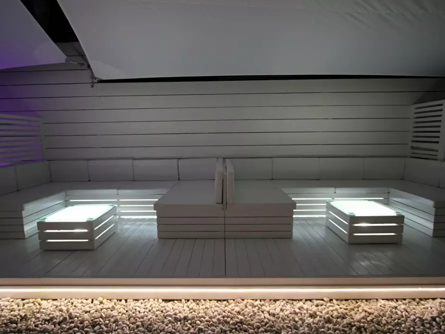 Immagine 36 di Villa in vendita  a Camaiore