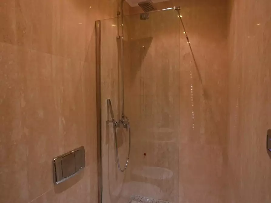 Immagine 11 di Villa in vendita  a Camaiore