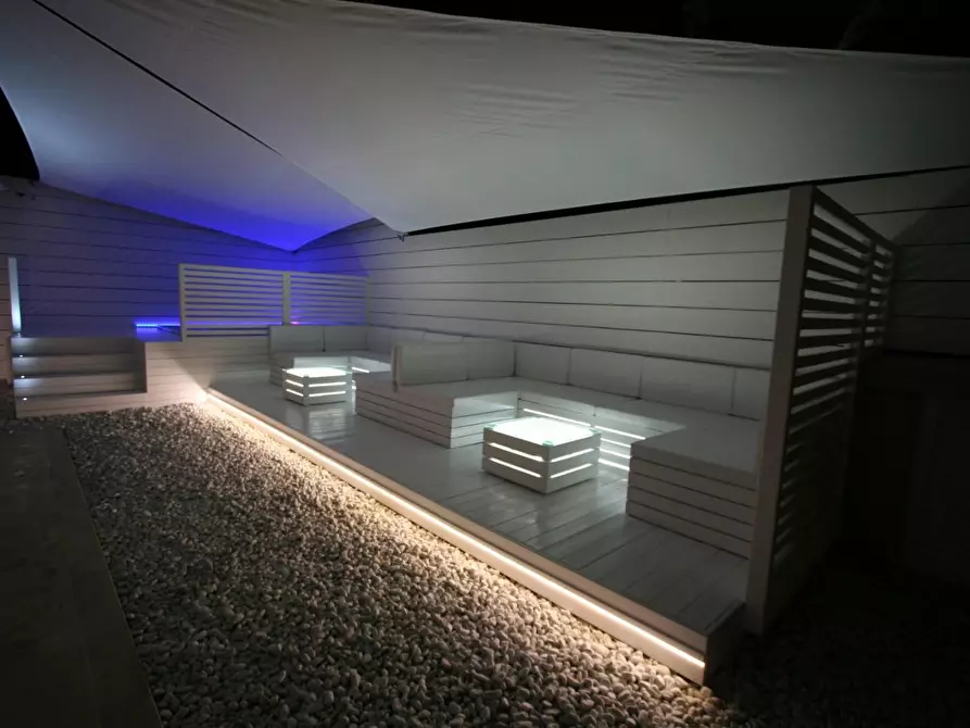 Immagine 34 di Villa in vendita  a Camaiore