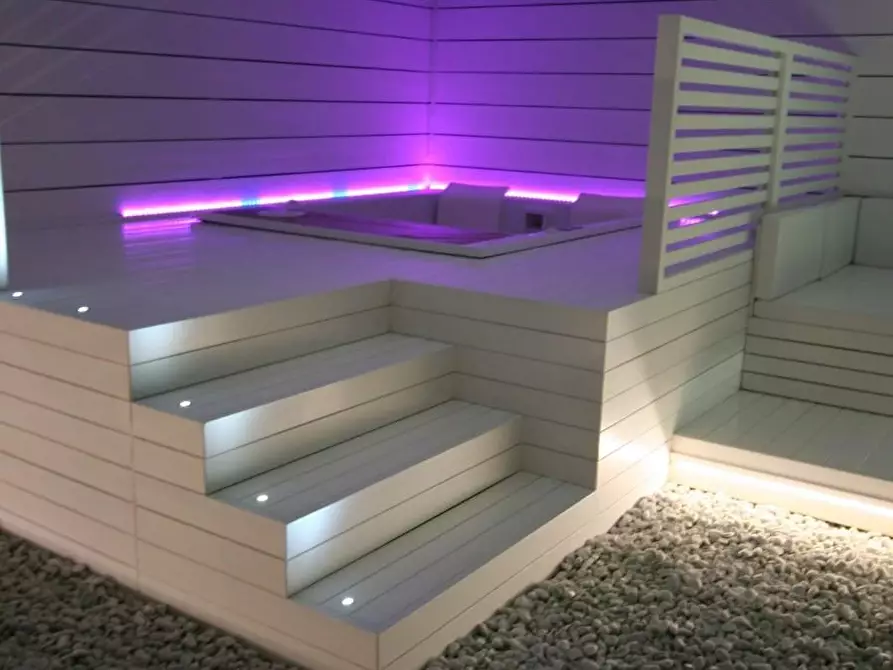 Immagine 39 di Villa in vendita  a Camaiore