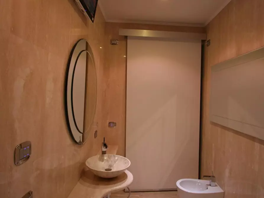 Immagine 18 di Villa in vendita  a Camaiore