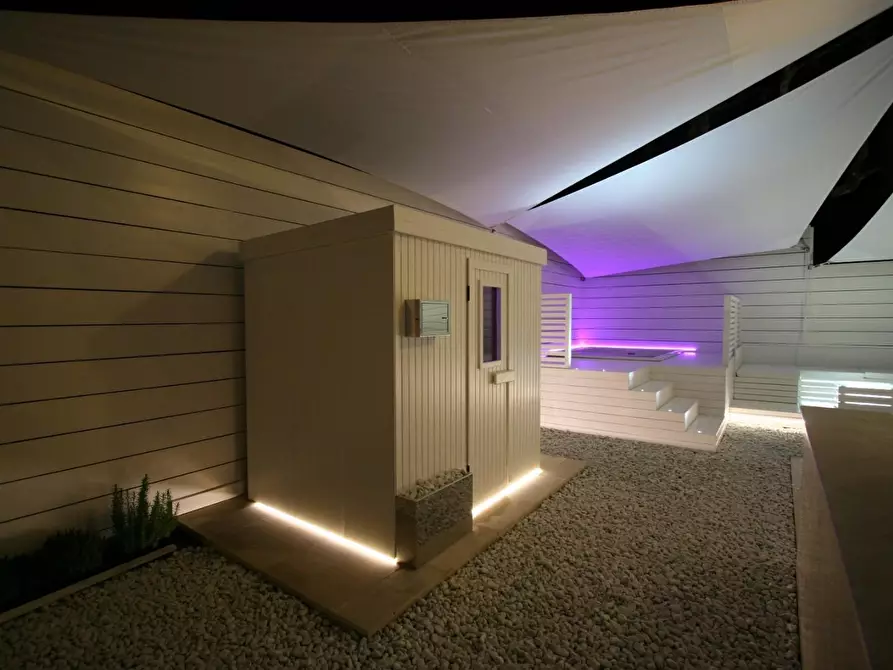 Immagine 43 di Villa in vendita  a Camaiore