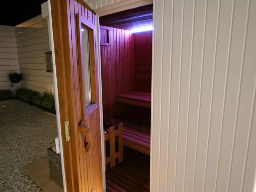 Immagine 42 di Villa in vendita  a Camaiore