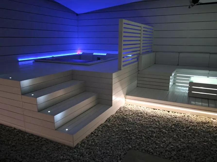 Immagine 38 di Villa in vendita  a Camaiore