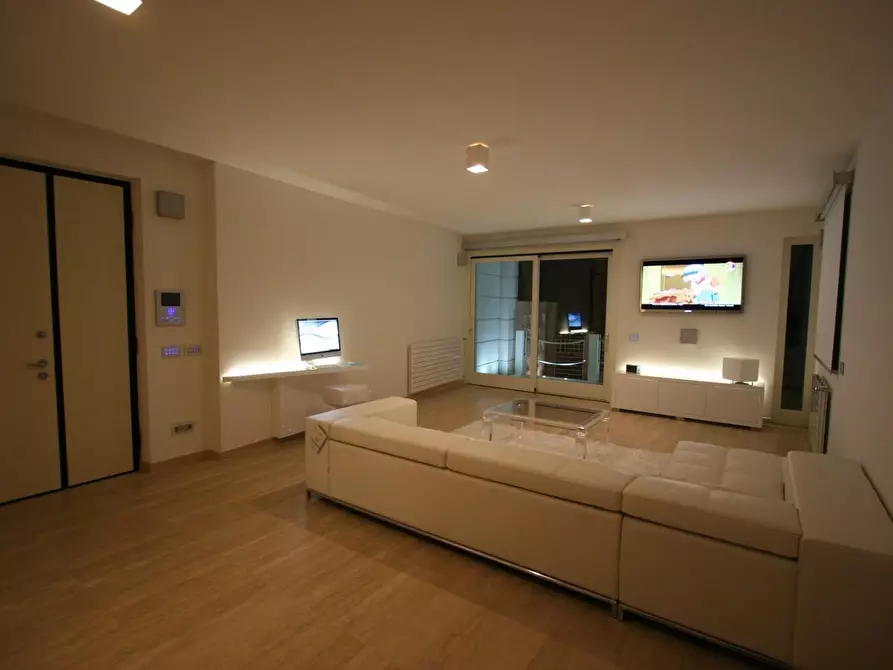 Immagine 5 di Villa in vendita  a Camaiore