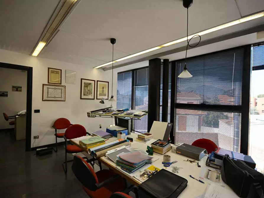 Immagine 5 di Ufficio in vendita  a Lucca