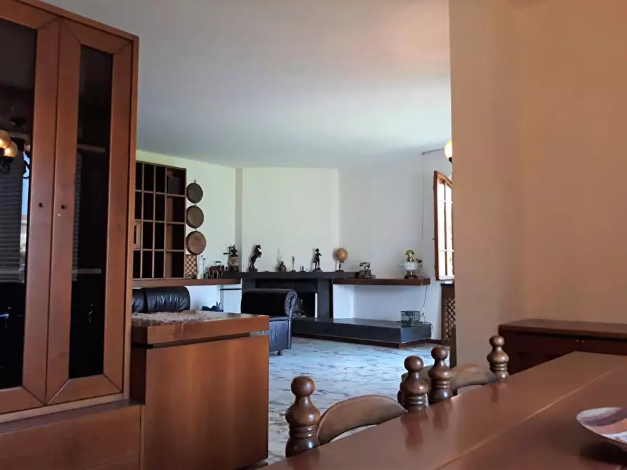 Immagine 5 di Villa in vendita  a Cascina