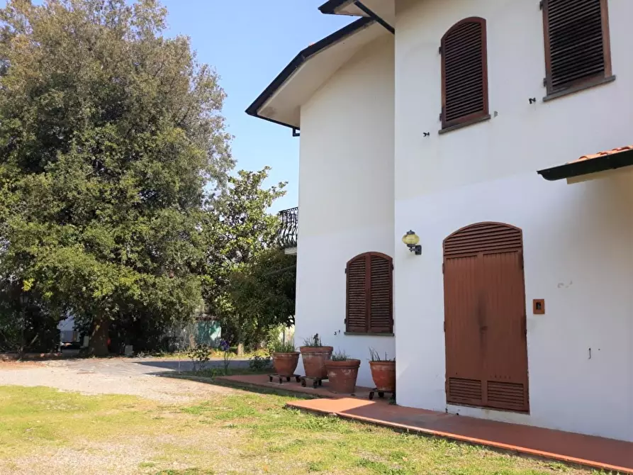 Immagine 1 di Villa in vendita  a Cascina