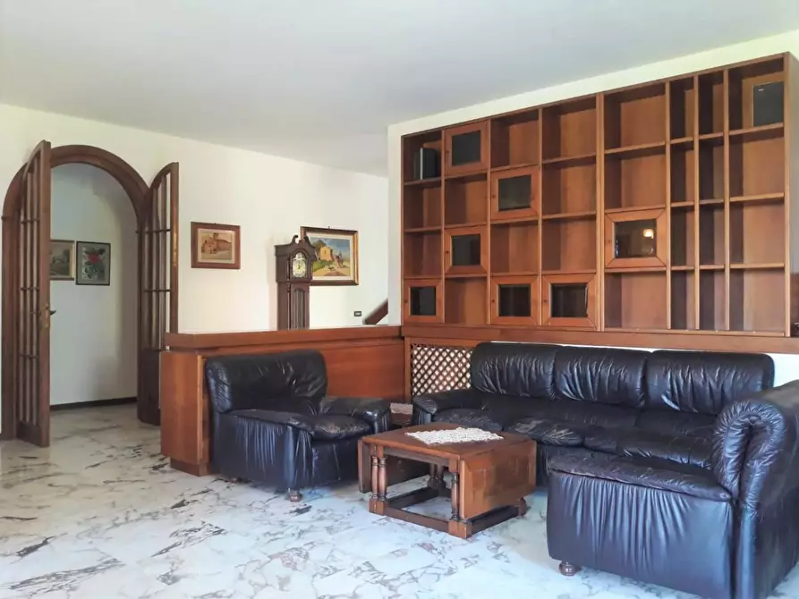 Immagine 4 di Villa in vendita  a Cascina