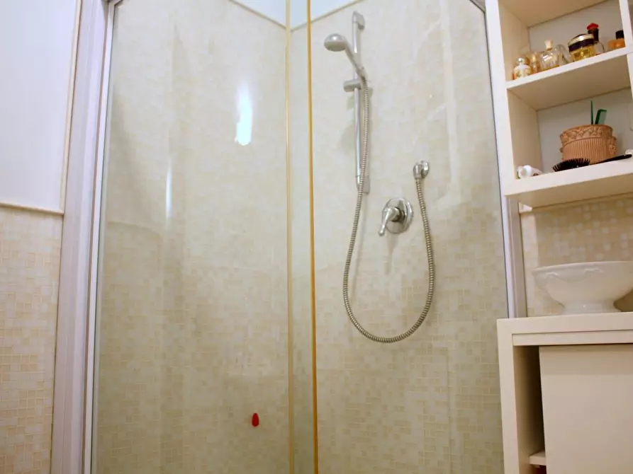 Immagine 27 di Appartamento in vendita  a Viareggio