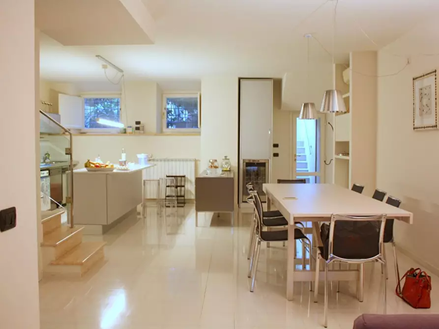 Immagine 31 di Appartamento in vendita  a Viareggio