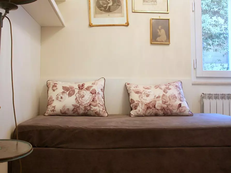 Immagine 11 di Appartamento in vendita  a Viareggio