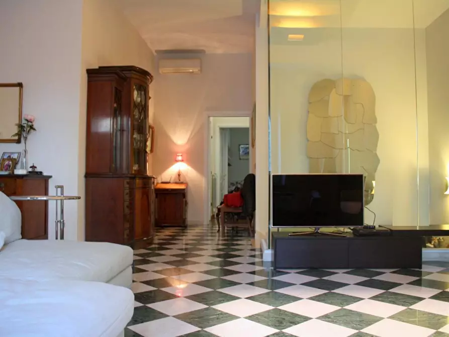 Immagine 4 di Appartamento in vendita  a Viareggio