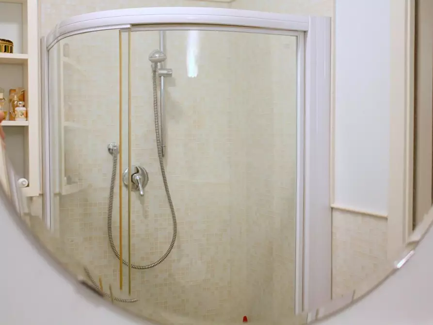 Immagine 26 di Appartamento in vendita  a Viareggio