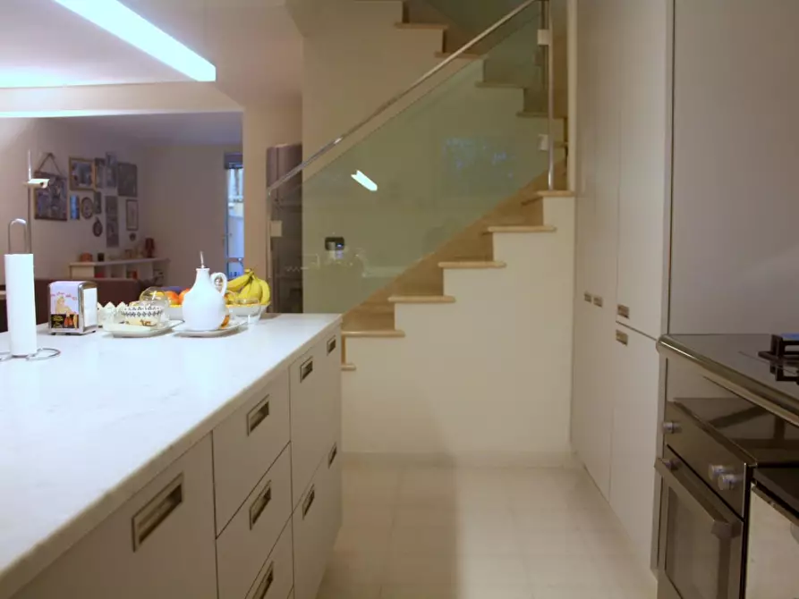 Immagine 21 di Appartamento in vendita  a Viareggio