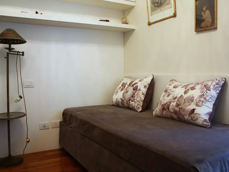 Immagine 13 di Appartamento in vendita  a Viareggio