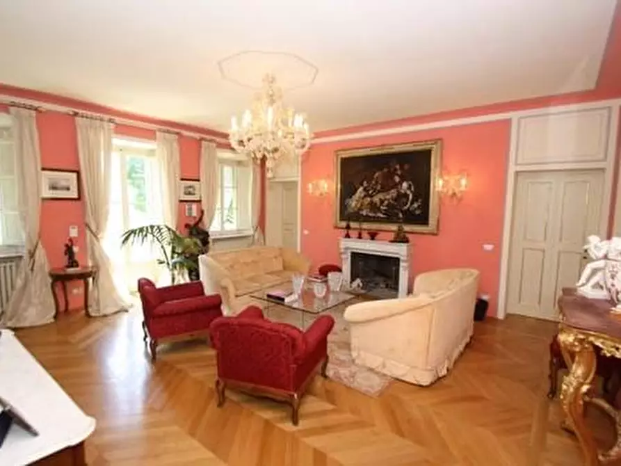 Immagine 14 di Villa in vendita  a Lucca