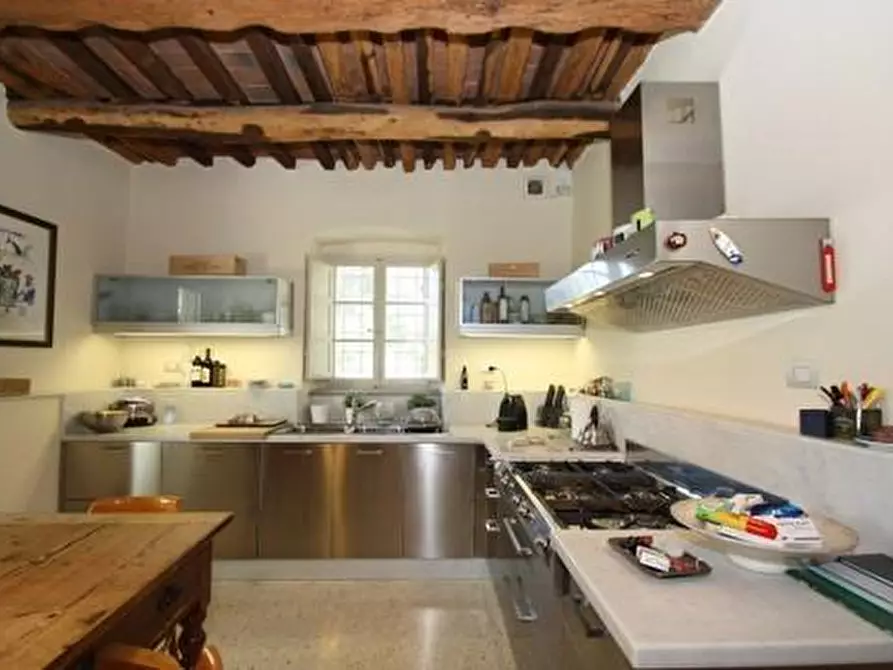 Immagine 13 di Villa in vendita  a Lucca