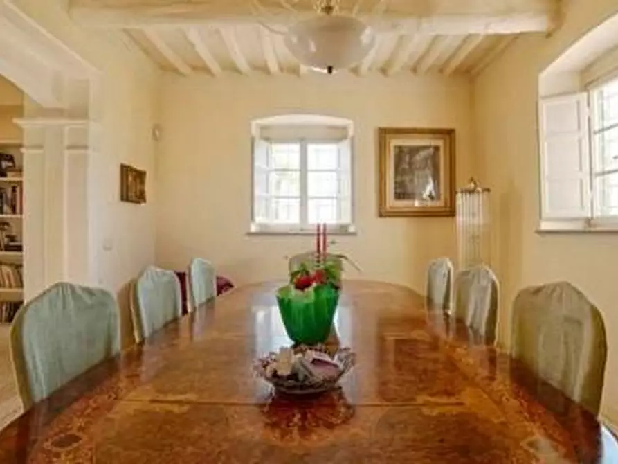 Immagine 7 di Villa in vendita  a Lucca