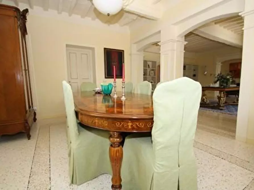 Immagine 8 di Villa in vendita  a Lucca