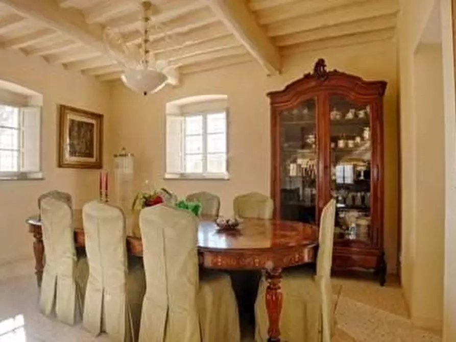 Immagine 6 di Villa in vendita  a Lucca