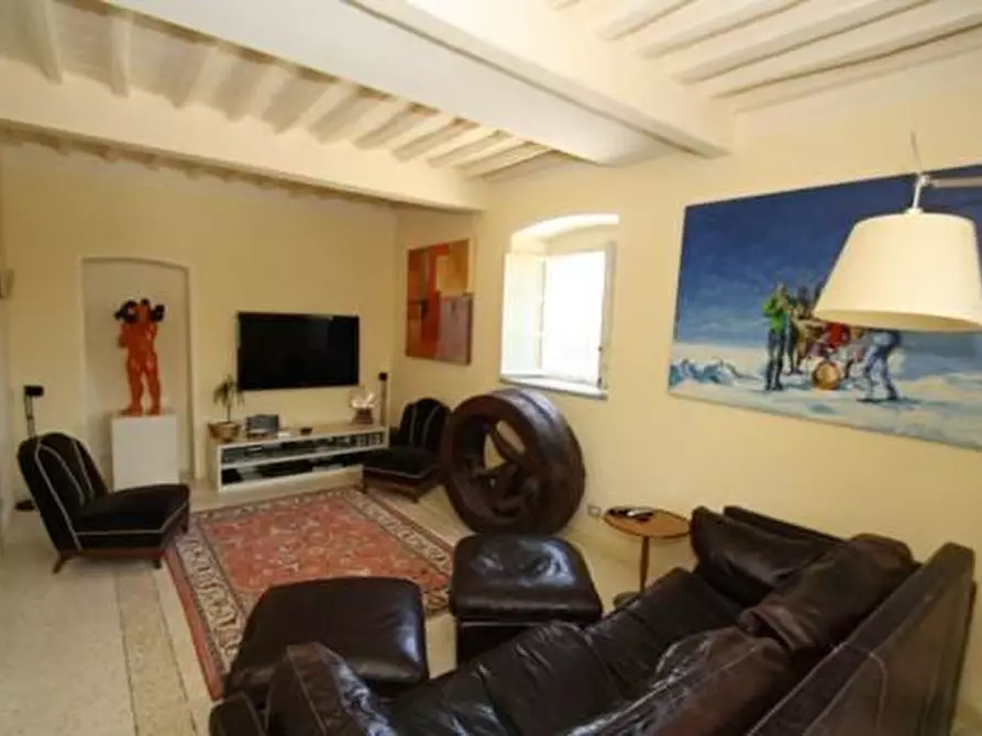 Immagine 10 di Villa in vendita  a Lucca