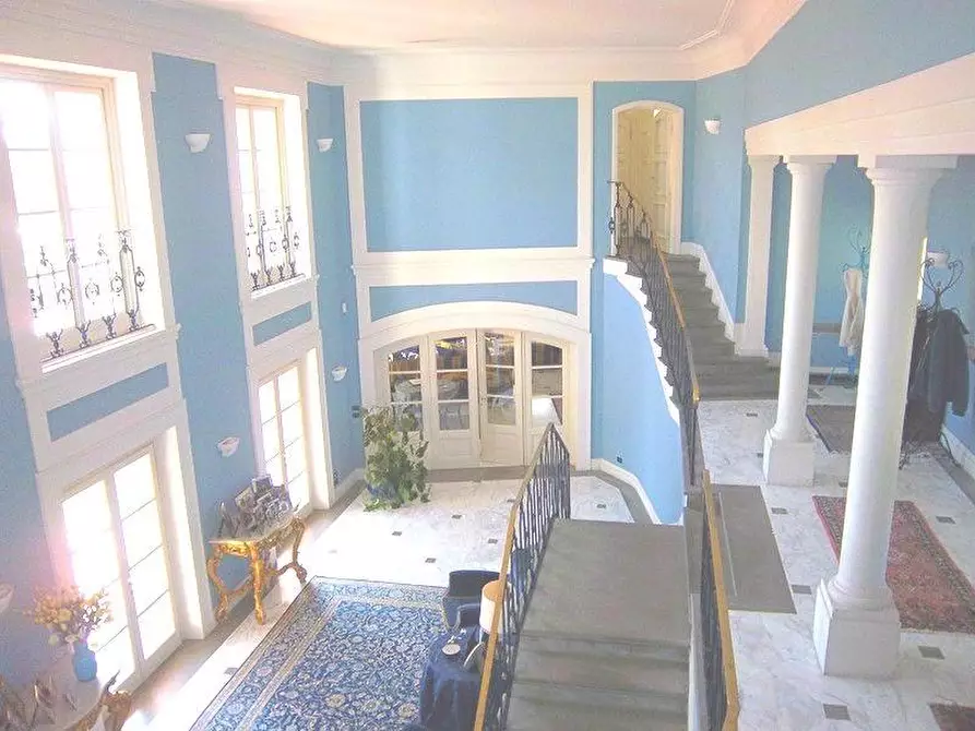 Immagine 5 di Villa in vendita  a Lucca